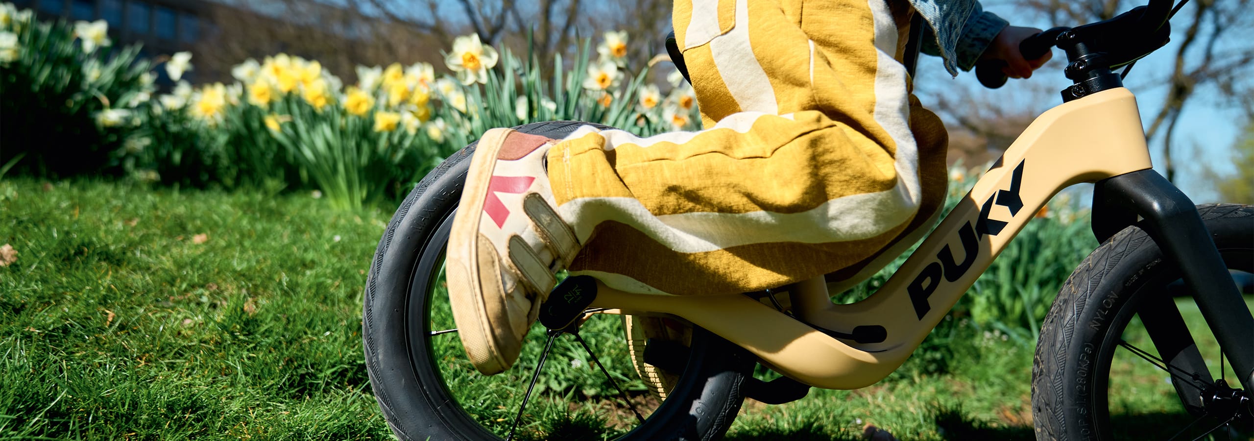 Kinderfahrrad, Laufrad, Gelb, Große Räder, Pedale, 